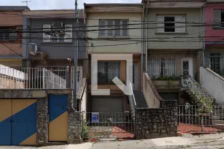 Casa à venda com 122m², 2 quartos e 2 vagasFachada + plaquinha