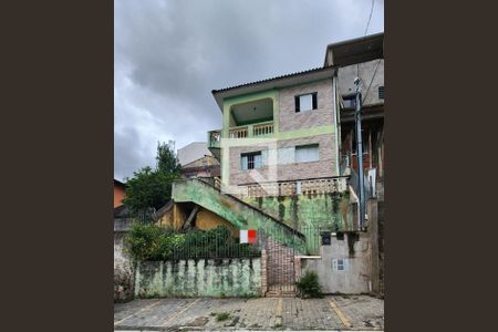 Casa à venda com 94m², 3 quartos e sem vaga Casa à venda com 94m², 3 quartos e sem vagaFachada