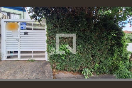 Casa à venda com 216m², 2 quartos e 2 vagasFachada e Placa