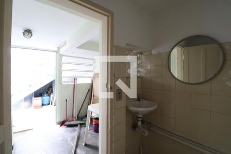 Casa à venda com 216m², 2 quartos e 2 vagasÁrea de Serviço \ Banheiro de Serviço