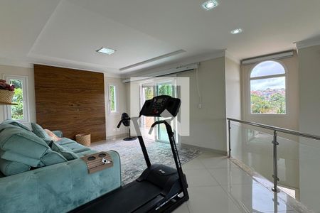 Casa de condomínio para alugar com 350m², 3 quartos e 6 vagasSala de TV