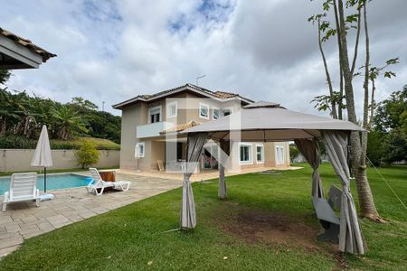 Casa de condomínio para alugar com 350m², 3 quartos e 6 vagasQuintal