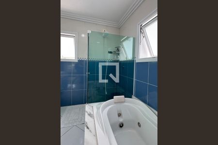 Casa de condomínio para alugar com 350m², 3 quartos e 6 vagasBanheiro da Suíte 1