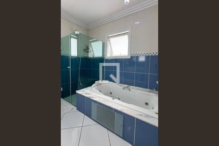Casa de condomínio para alugar com 350m², 3 quartos e 6 vagasBanheiro da Suíte 1