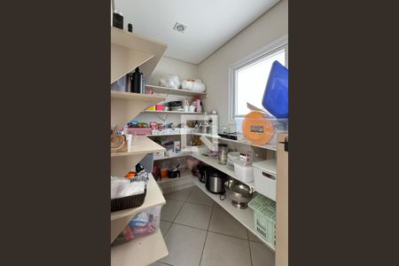 Casa de condomínio para alugar com 350m², 3 quartos e 6 vagasDespensa