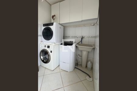 Casa de condomínio para alugar com 350m², 3 quartos e 6 vagasÁrea de Serviço