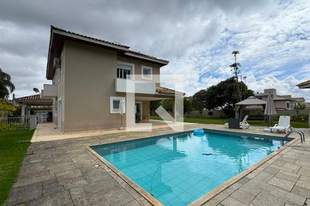 Casa de condomínio para alugar com 350m², 3 quartos e 6 vagasPiscina