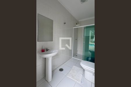 Casa de condomínio para alugar com 350m², 3 quartos e 6 vagasBanheiro Churrasqueira