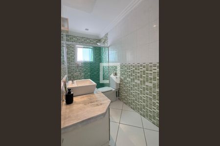 Casa de condomínio para alugar com 350m², 3 quartos e 6 vagasBanheiro da Suíte 3