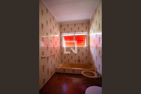 Casa para alugar com 450m², 3 quartos e 7 vagasBanheiro da Suíte 2