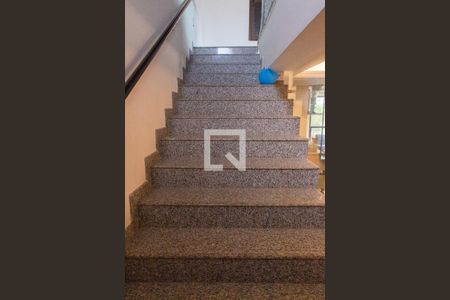 Casa de condomínio à venda com 480m², 3 quartos e 1 vagaEscada