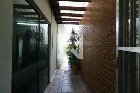 Casa à venda com 300m², 3 quartos e 2 vagasCorredor Externo