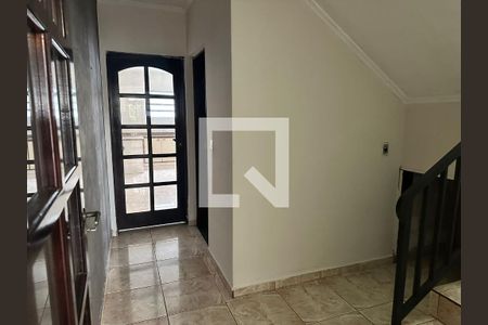 Casa à venda com 190m², 3 quartos e 2 vagasEscada