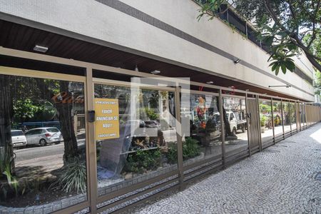 Apartamento à venda com 166m², 4 quartos e 1 vaga Apartamento à venda com 166m², 4 quartos e 1 vagaEntrada