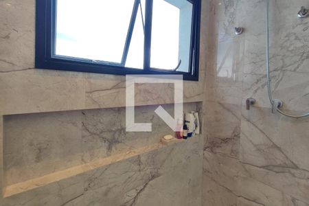 Casa de condomínio à venda com 290m², 3 quartos e 4 vagasBanheiro Suíte 2