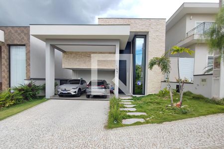 Casa de condomínio à venda com 290m², 3 quartos e 4 vagasFachada