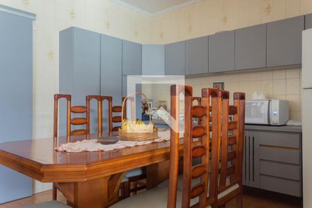 Casa à venda com 355m², 3 quartos e 6 vagas Casa à venda com 355m², 3 quartos e 6 vagasCozinha