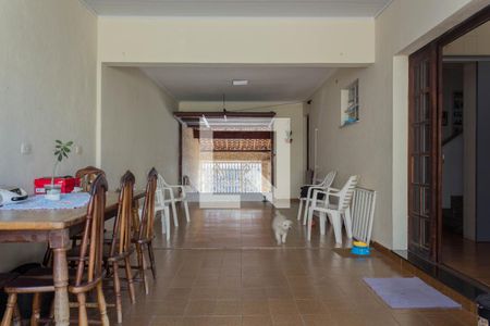 Casa à venda com 355m², 3 quartos e 6 vagas Casa à venda com 355m², 3 quartos e 6 vagasÁrea de Serviço