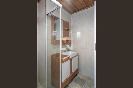 Casa à venda com 100m², 2 quartos e 2 vagas Casa à venda com 100m², 2 quartos e 2 vagasBanheiro da Suíte