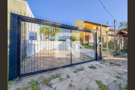 Casa à venda com 100m², 2 quartos e 2 vagas Casa à venda com 100m², 2 quartos e 2 vagasFachada