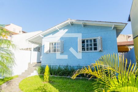 Casa à venda com 100m², 2 quartos e 2 vagas Casa à venda com 100m², 2 quartos e 2 vagasFachada