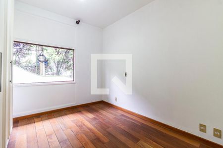 Casa à venda com 200m², 3 quartos e 4 vagas Casa à venda com 200m², 3 quartos e 4 vagasQuarto 2