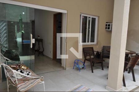 Casa à venda com 185m², 4 quartos e 1 vagaÁrea comum