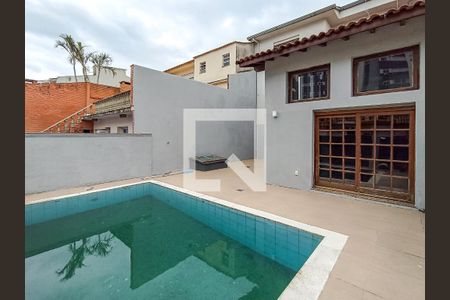 Casa de condomínio à venda com 220m², 3 quartos e 2 vagas Casa de condomínio à venda com 220m², 3 quartos e 2 vagasÁrea externa