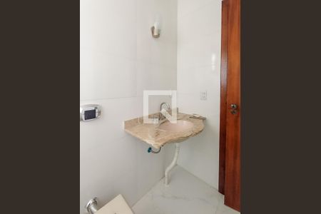 Casa de condomínio à venda com 220m², 3 quartos e 2 vagas Casa de condomínio à venda com 220m², 3 quartos e 2 vagasBanheiro Quarto 2