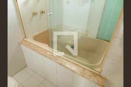 Casa de condomínio à venda com 220m², 3 quartos e 2 vagas Casa de condomínio à venda com 220m², 3 quartos e 2 vagasBanheiro Quarto 1