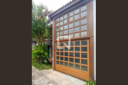 Casa de condomínio à venda com 220m², 3 quartos e 2 vagas Casa de condomínio à venda com 220m², 3 quartos e 2 vagasFachada