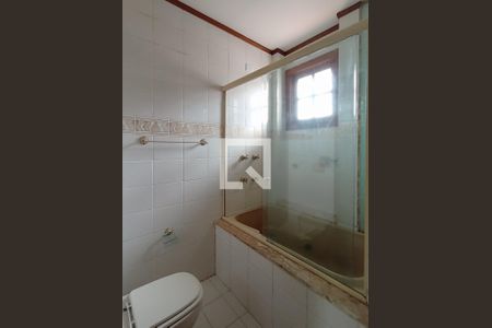 Casa de condomínio à venda com 220m², 3 quartos e 2 vagas Casa de condomínio à venda com 220m², 3 quartos e 2 vagasBanheiro Quarto 1