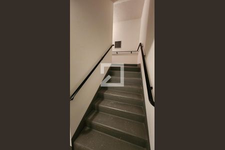 Apartamento para alugar com 48m², 1 quarto e 1 vaga Apartamento para alugar com 48m², 1 quarto e 1 vagaEscada