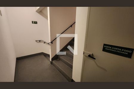 Apartamento para alugar com 48m², 1 quarto e 1 vaga Apartamento para alugar com 48m², 1 quarto e 1 vagaEscada