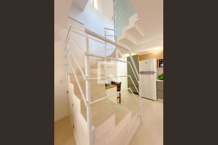Apartamento para alugar com 102m², 2 quartos e sem vagaEscada