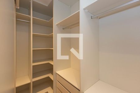 Closet do Quarto 3 de apartamento para alugar com 3 quartos, 116m² em Vale do Sereno, Nova Lima