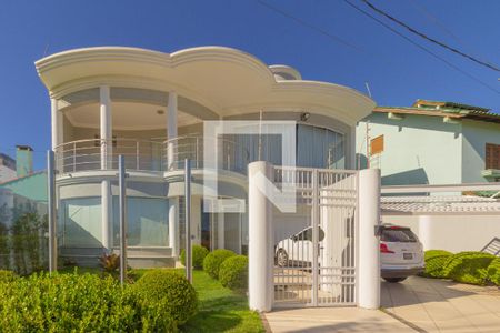 Casa à venda com 360m², 3 quartos e 3 vagasFachada