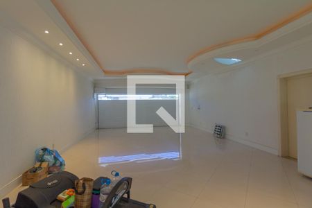 Casa à venda com 360m², 3 quartos e 3 vagasGaragem