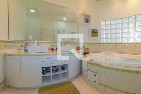 Casa à venda com 360m², 3 quartos e 3 vagasBanheiro da Suíte 2