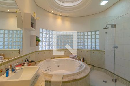 Casa à venda com 360m², 3 quartos e 3 vagasBanheiro da Suíte 2