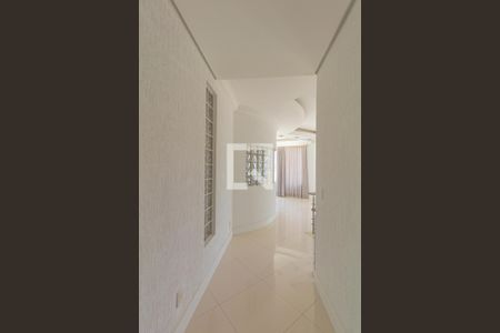 Casa à venda com 360m², 3 quartos e 3 vagasCorredor