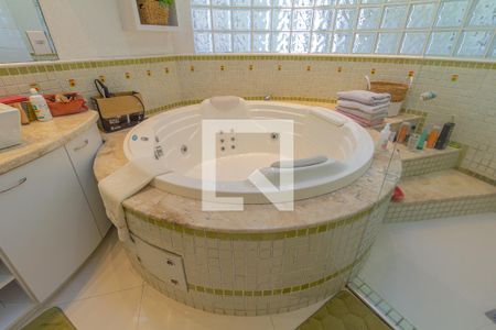 Casa à venda com 360m², 3 quartos e 3 vagasBanheira da Suíte 2