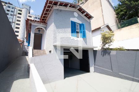 Casa à venda com 450m², 6 quartos e 6 vagas Casa à venda com 450m², 6 quartos e 6 vagasFachada