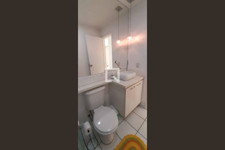 Apartamento à venda com 74m², 3 quartos e 1 vaga Apartamento à venda com 74m², 3 quartos e 1 vagaBanheiro Social