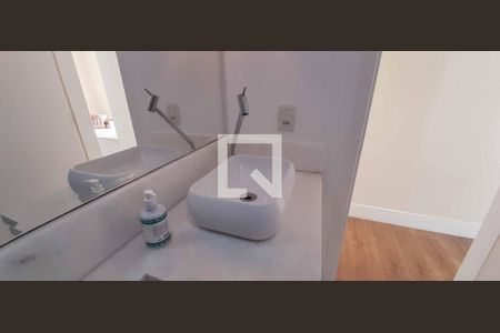 Apartamento à venda com 74m², 3 quartos e 1 vaga Apartamento à venda com 74m², 3 quartos e 1 vagaBanheiro Social