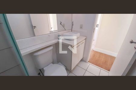 Apartamento à venda com 74m², 3 quartos e 1 vaga Apartamento à venda com 74m², 3 quartos e 1 vagaBanheiro Social
