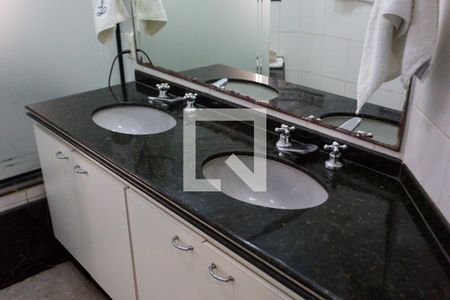 Apartamento à venda com 246m², 3 quartos e 4 vagasBanheiro da Suíte 3