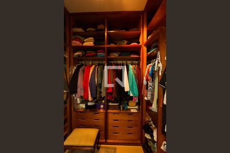 Apartamento à venda com 246m², 3 quartos e 4 vagasCloset da suíte 3