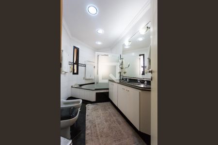 Apartamento à venda com 246m², 3 quartos e 4 vagasBanheiro da Suíte 3