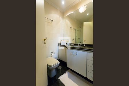 Apartamento à venda com 246m², 3 quartos e 4 vagasBanheiro da Suíte 2